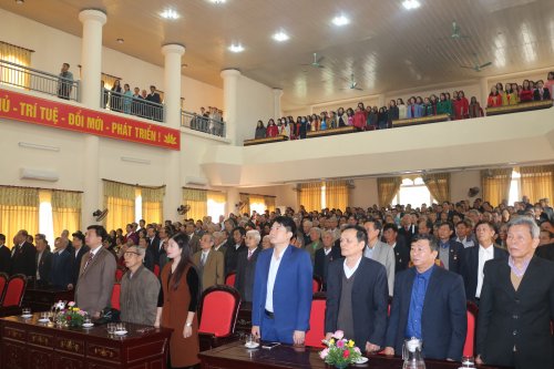 3. các đồng chí lãnh đạo huyện và TT Bút Sơn dự lễ kỷ niệm.JPG