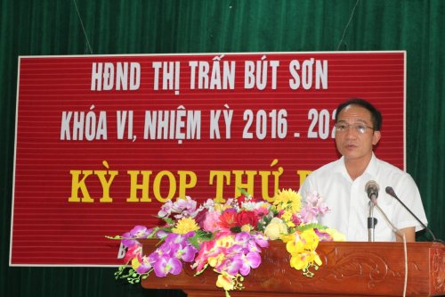 3. đc Lê Hồng Sơn -PBT- CT UBND thị trấn Bút Sơn báo cáo trước kỳ họp về tình hình KHXH 6 tháng đầu năm.jpg