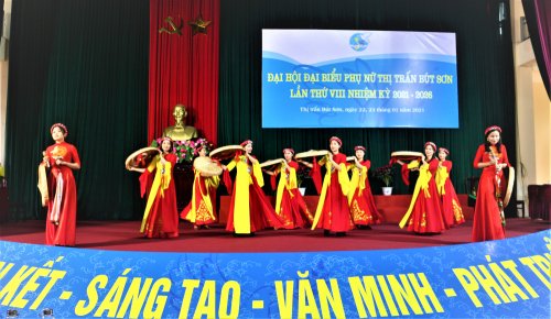 Ảnh 1.Văn nghệ chào mừng.JPG