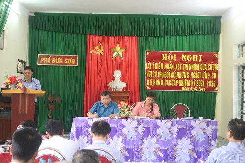 4. thông qua tiêu chuẩn đại biểu HĐND các cấp và giơus thiệu tóm tắt tiểu sử, quá trình công tác của các ứng viên.jpg